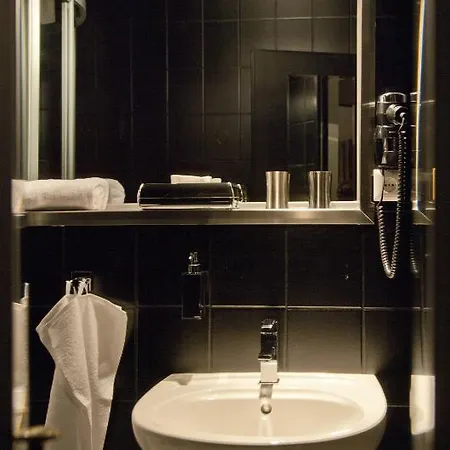 Hotel 12
