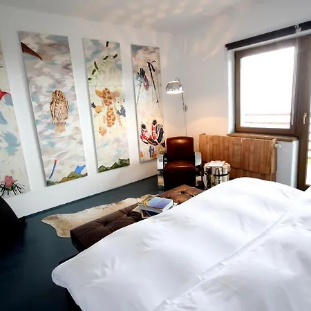 12 Hotel *