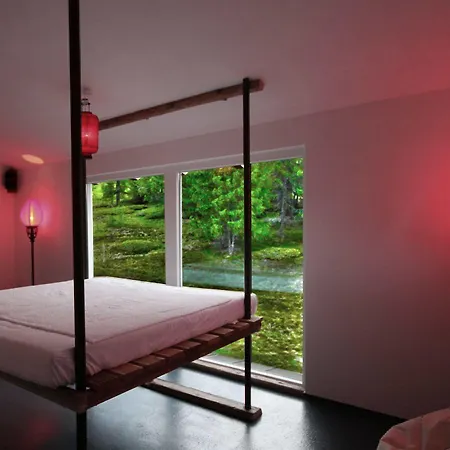 Hotel 12